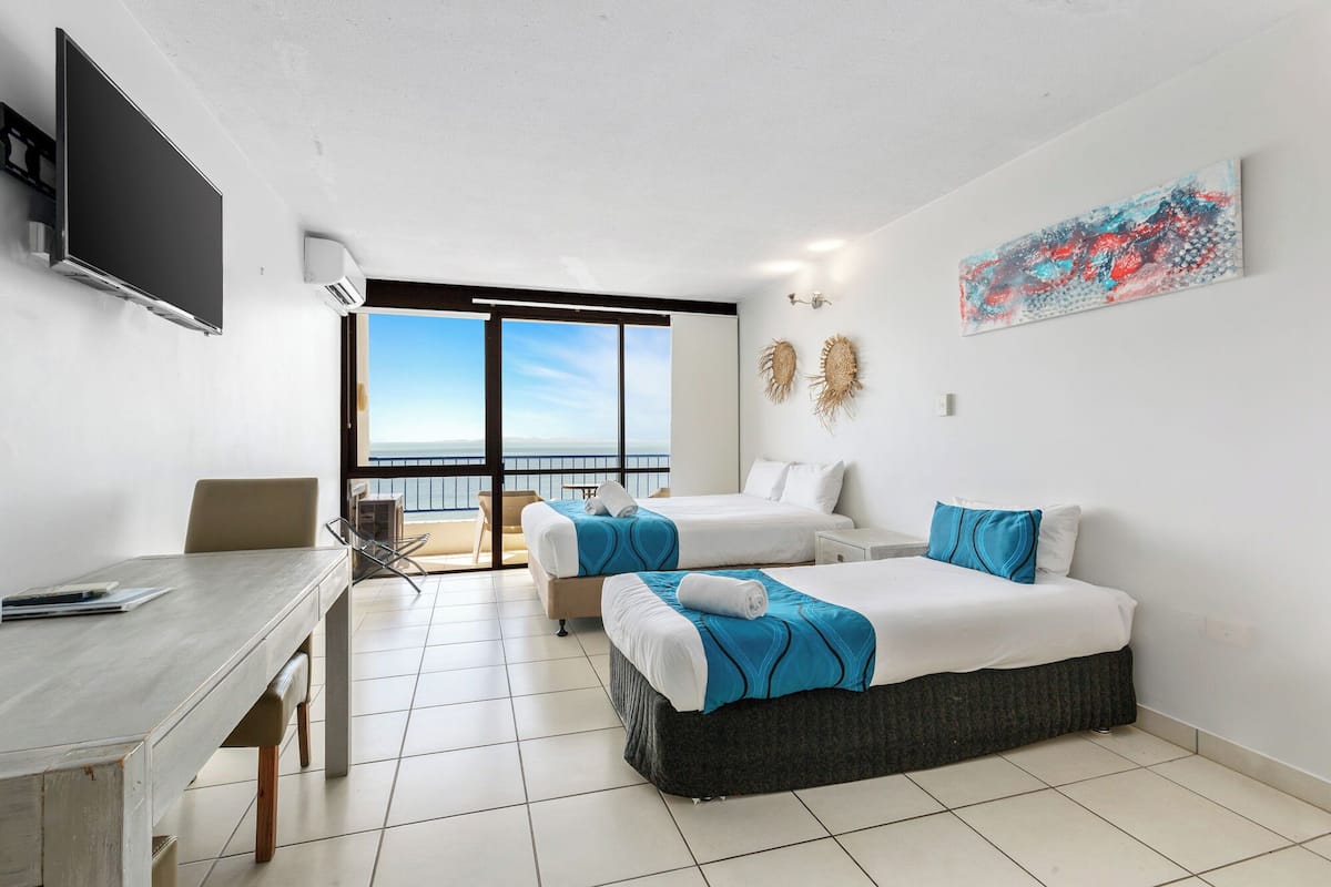 Premium Twin kamer | Individueel gemeubileerd, een strijkplank/strijkijzer, beddengoed