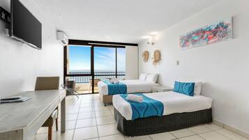 Premium Twin Room | Individually furnished, iron/ironing board, bed sheets