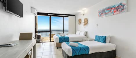 Quarto duplo premium | Individualmente mobiliados, ferros/tábuas de passar roupa, roupa de cama