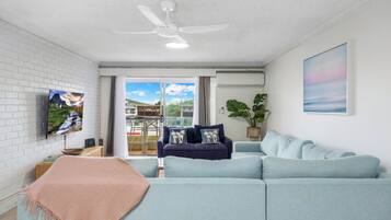 Luna Blu - Property Adjacent | Living area | TV