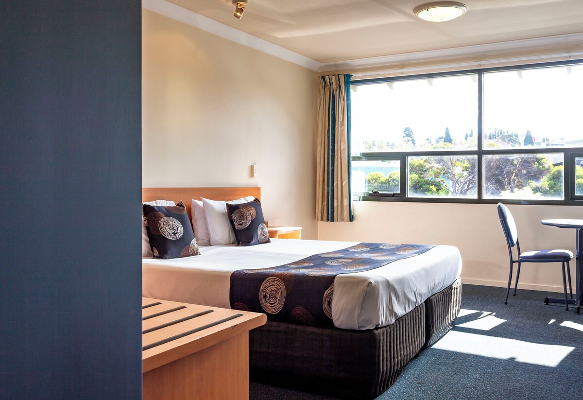Black Buffalo Hotel