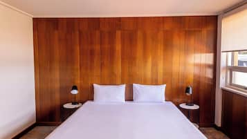 King Suite | Iron/ironing board, free WiFi, bed sheets