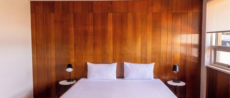 King Suite | Iron/ironing board, free WiFi, bed sheets