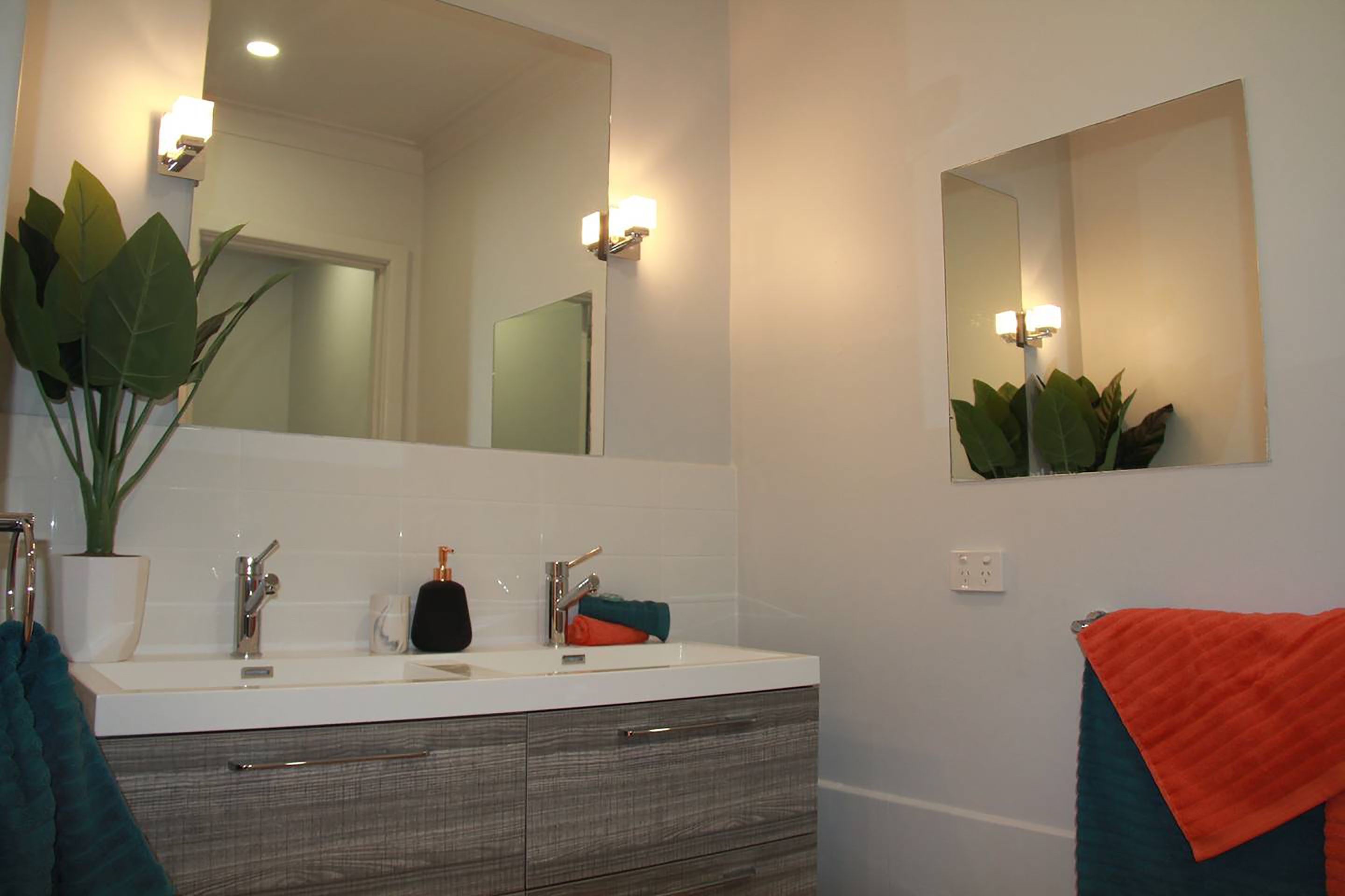 superior apartment, 2 bedrooms | bathroom | free toiletries, towels