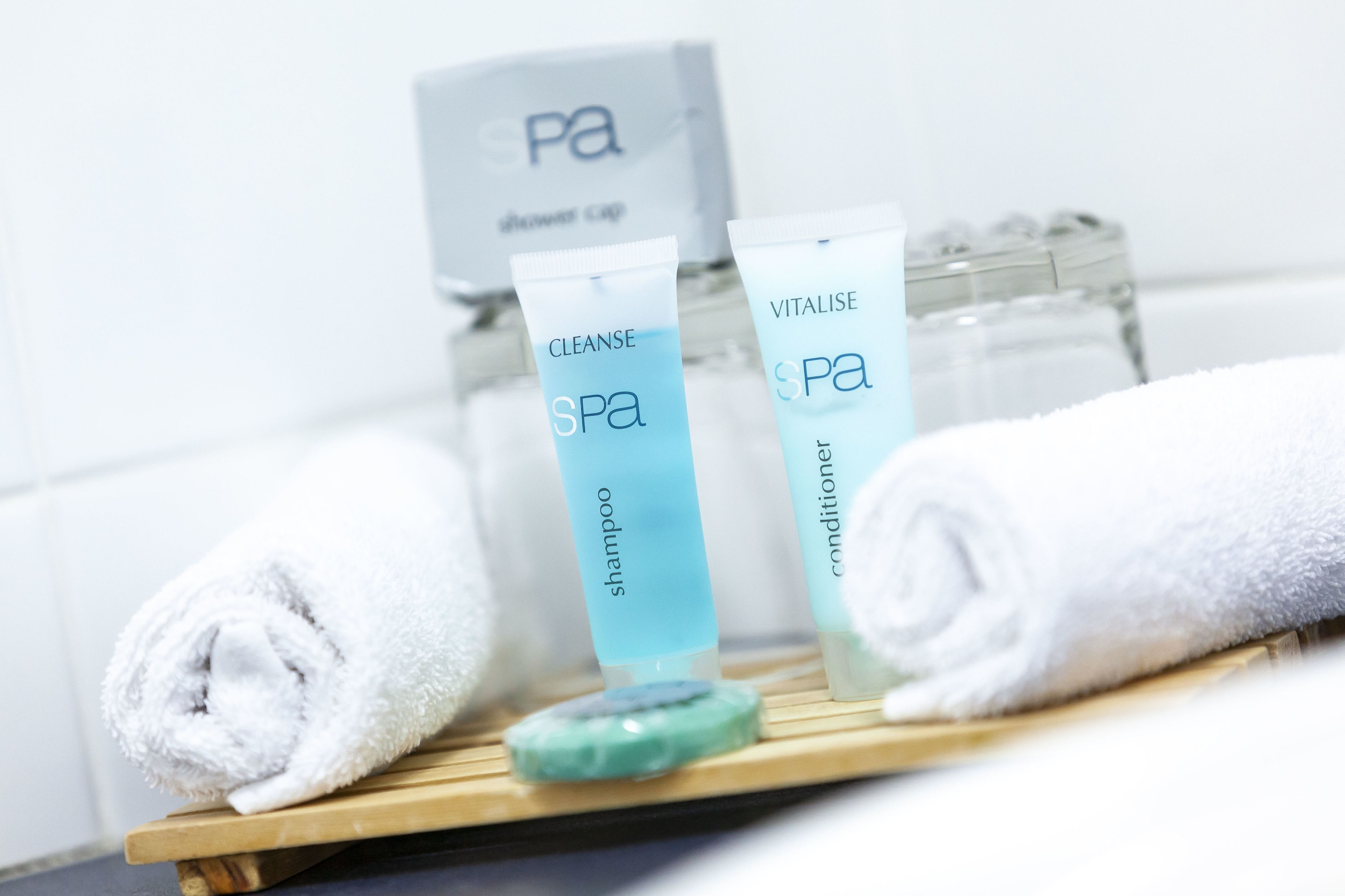 free toiletries, towels