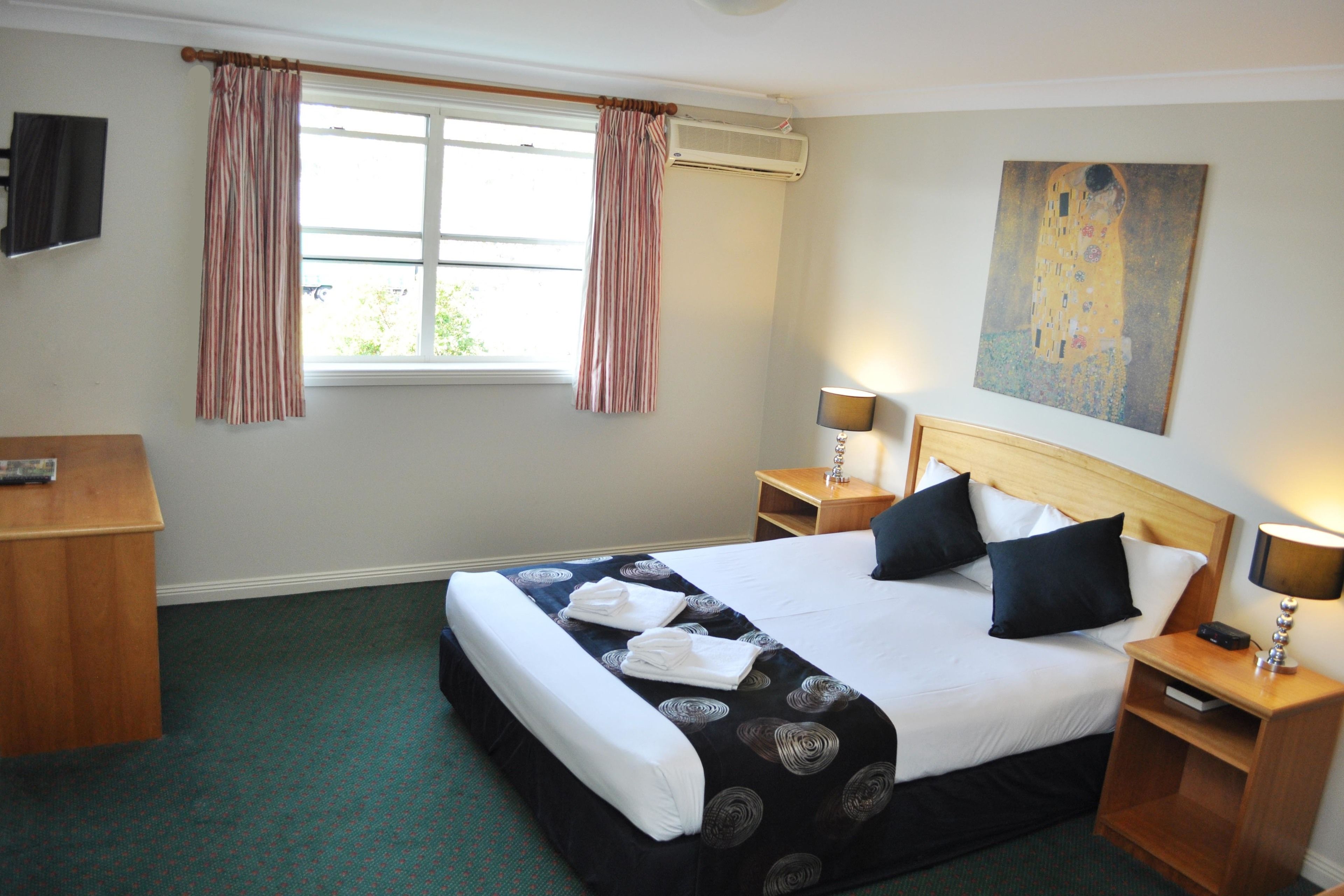 standard room, non smoking (queen room) | desk, free wifi, bed sheets, wheelchair access