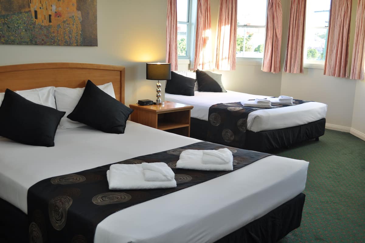 family room | desk, free wifi, bed sheets, wheelchair access