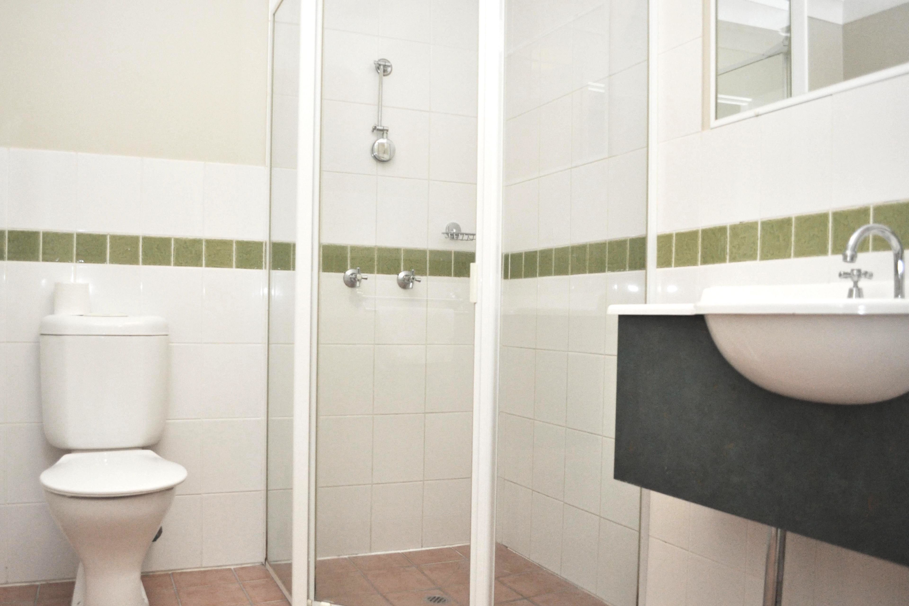 desk, free wifi, bed sheets, wheelchair access