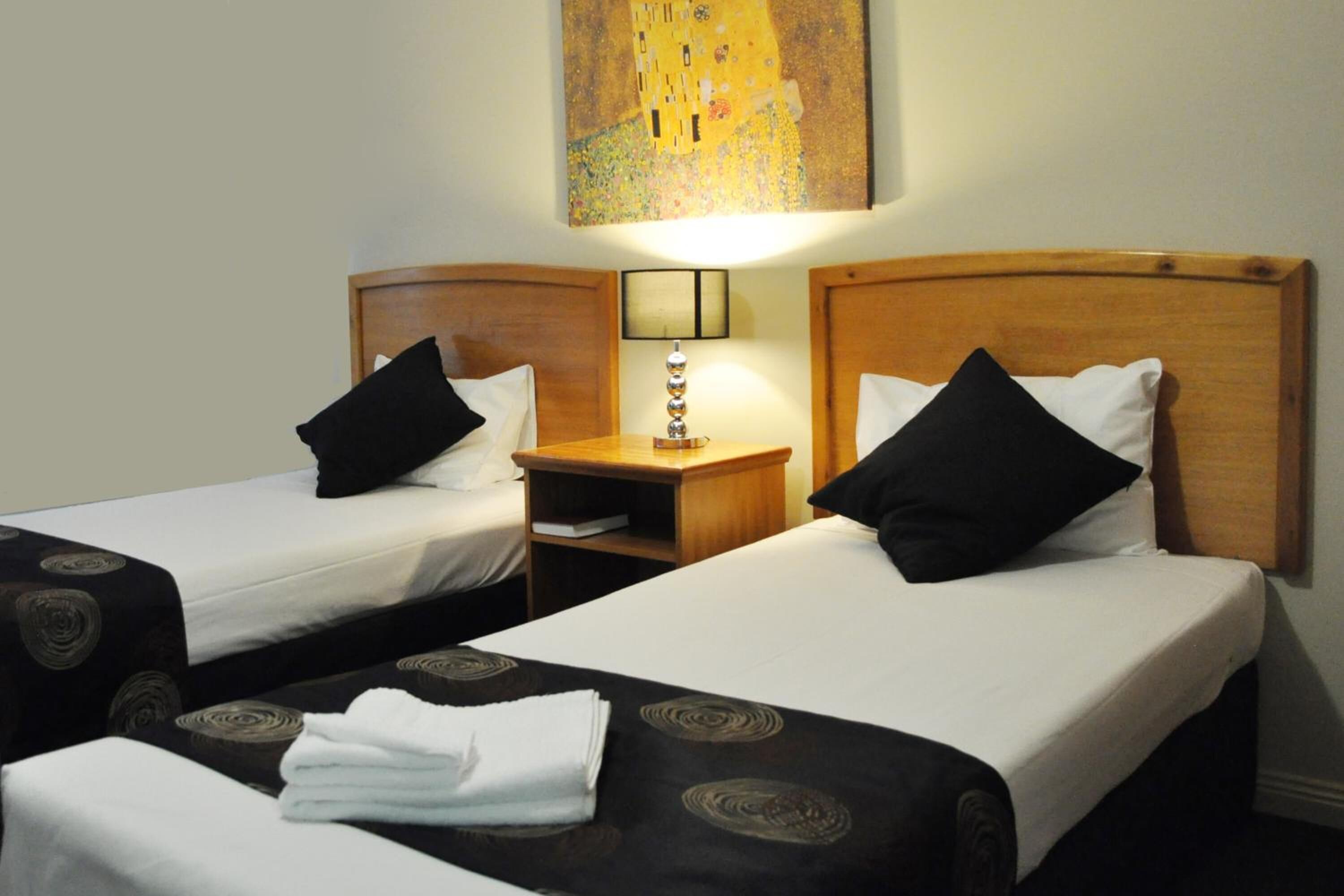 desk, free wifi, bed sheets, wheelchair access