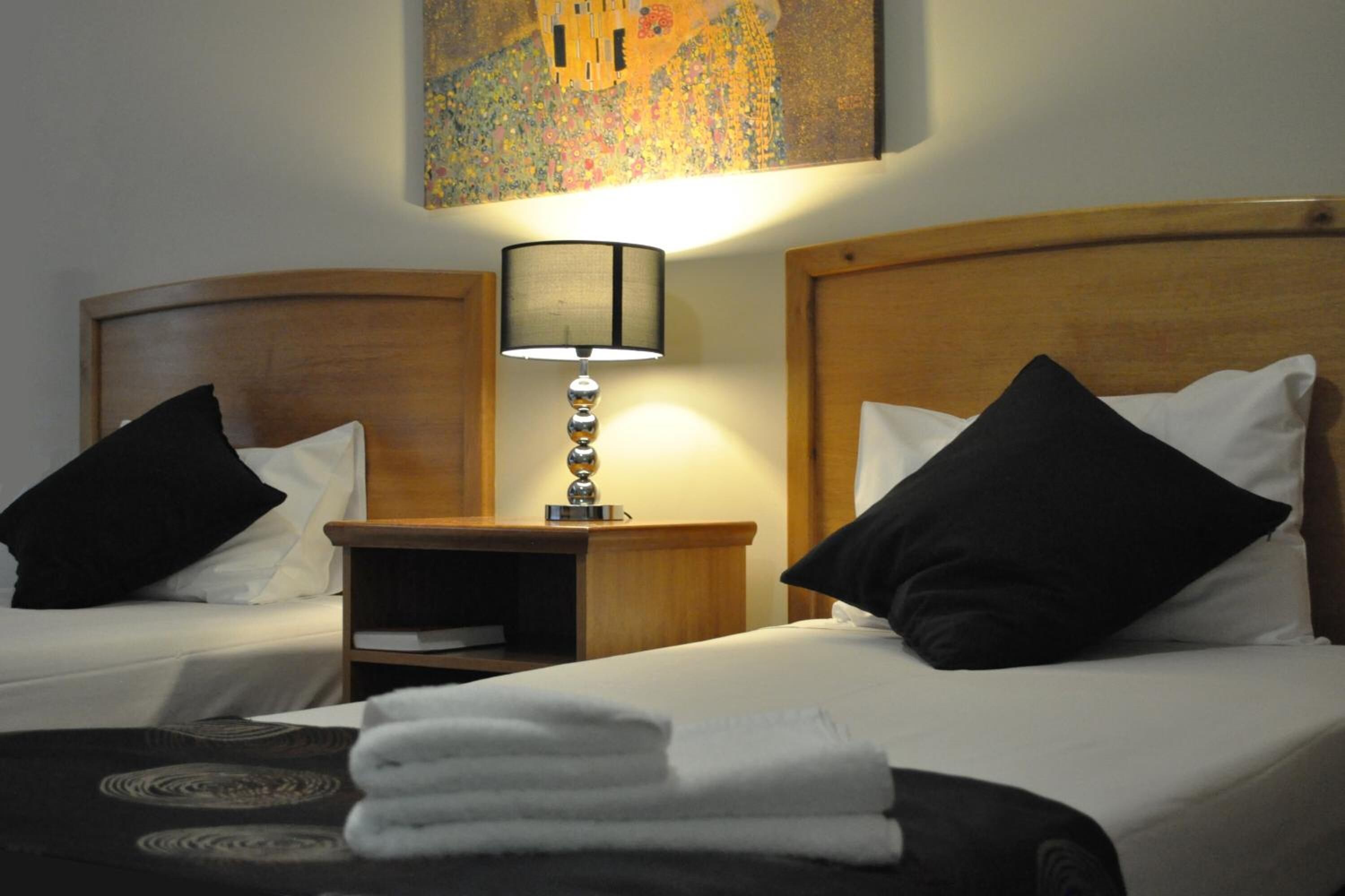 desk, free wifi, bed sheets, wheelchair access