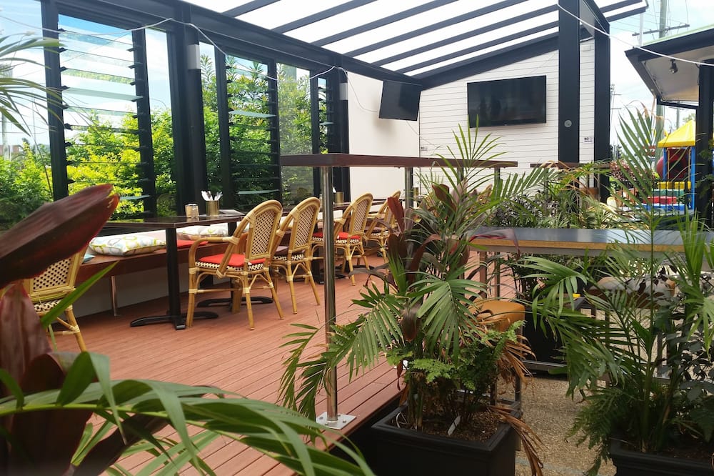 Meadowbrook Hotel