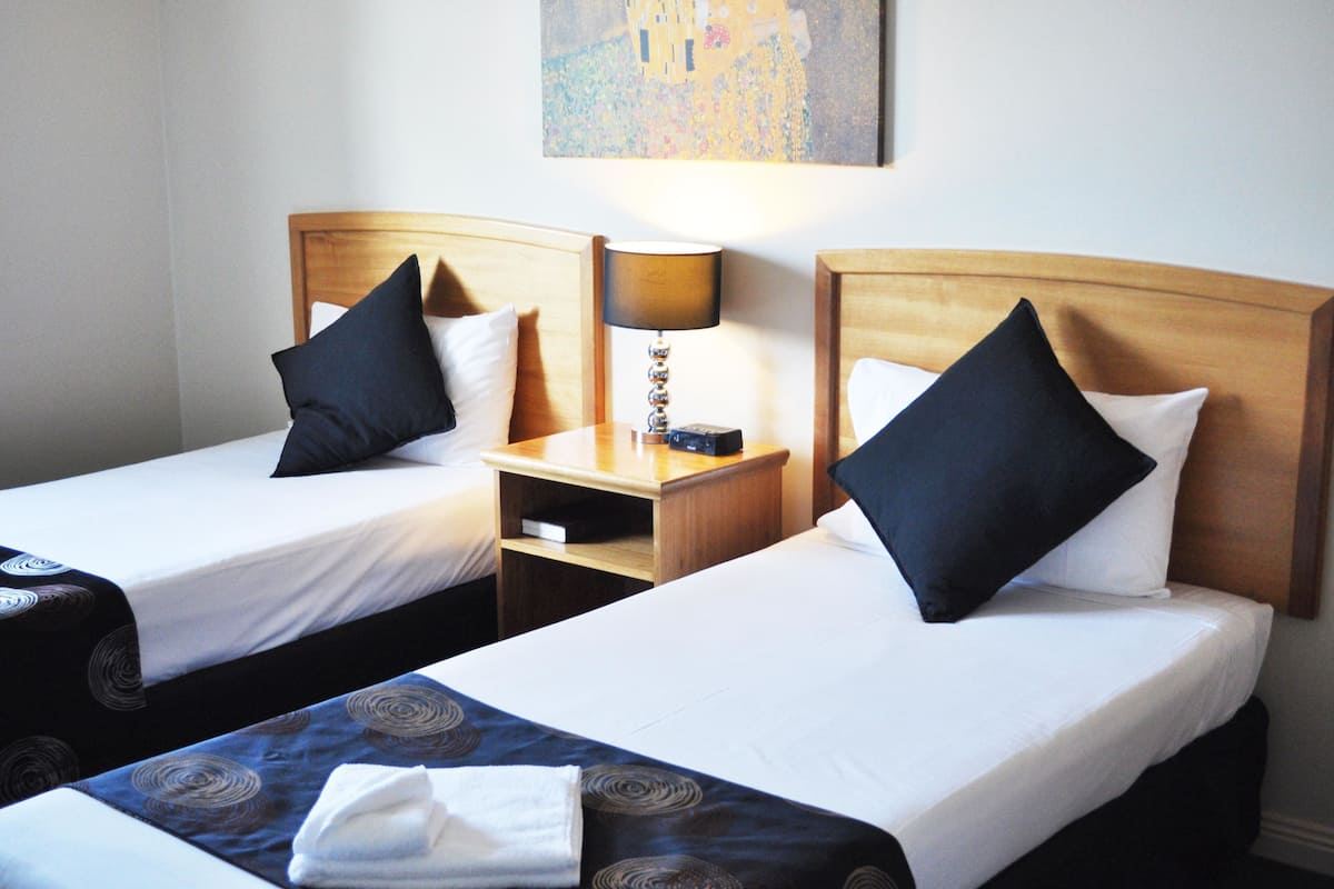 standard room, non smoking (twin room) | desk, free wifi, bed sheets, wheelchair access