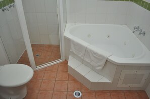 Family Room | Bathroom | Hair dryer, towels - Meadowbrook Hotel (Meadowbrook)