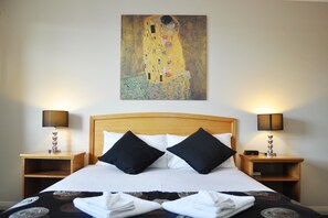 Chambre Standard, non-fumeurs (Queen Room) | Bureau, Wi-Fi gratuit, draps fournis