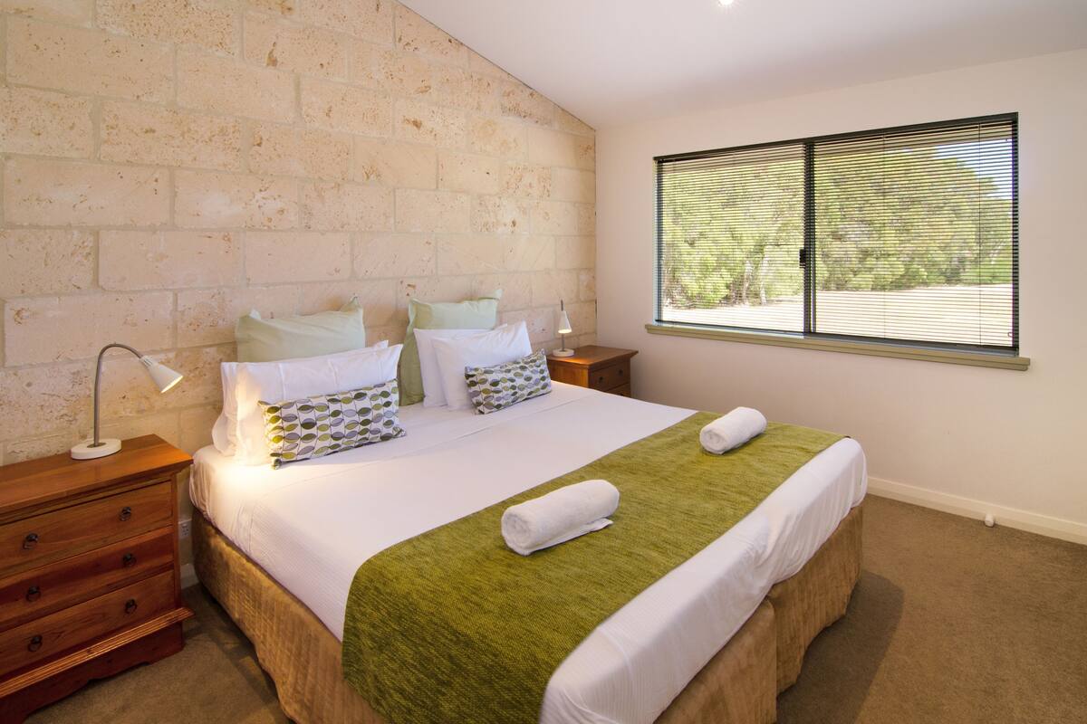 Acacia Three - Overlooking Dam