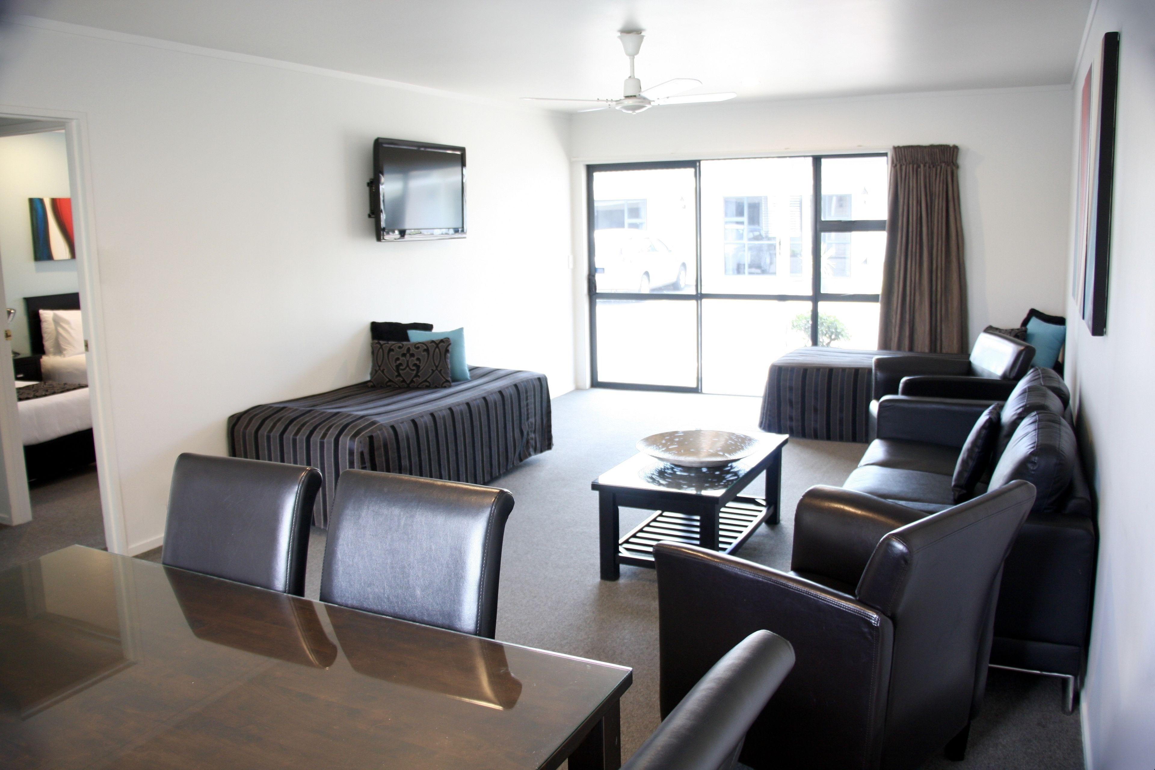 Apartment, 1 Schlafzimmer | Wohnzimmer | 42-Zoll-Plasmafernseher mit Digitalempfang, Fernseher