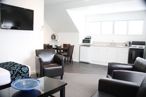 One Bedroom Spa Apartment  | Living area - Camelot on Ulster (Hamilton)