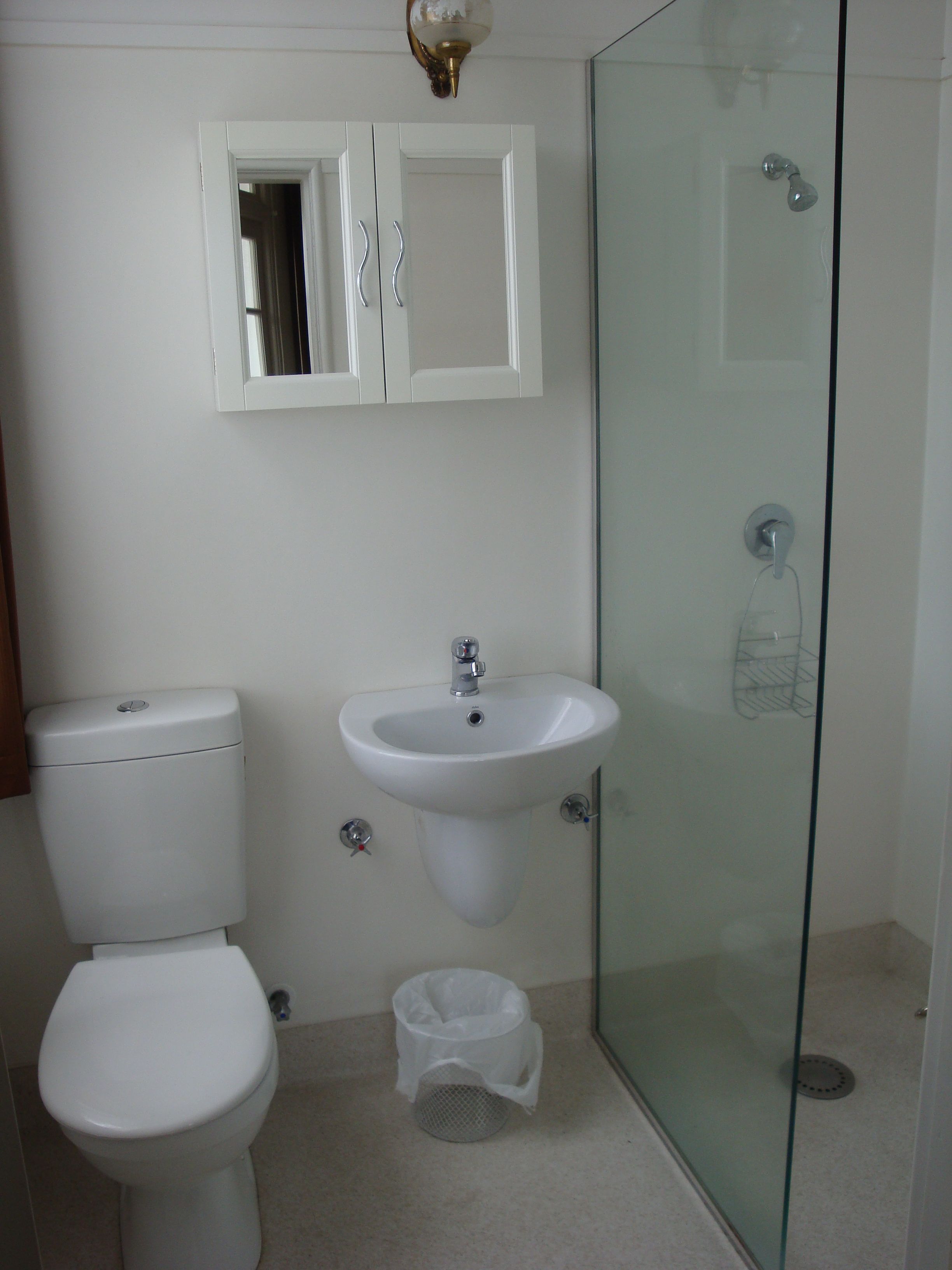 Camera, non fumatori, balcone | Bagno | Soffione a pioggia, asciugamani, sapone, carta igienica