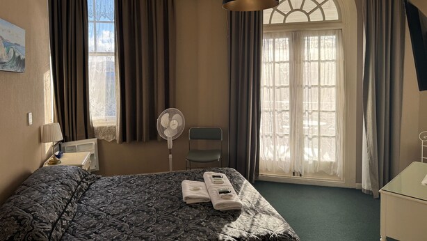 Royal Balcony Room | Iron/ironing board (on request), free WiFi, individually decorated - Grand Hotel, Whangarei (Whangarei)