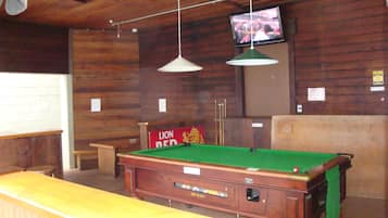 2 bar/dinlenme salonu