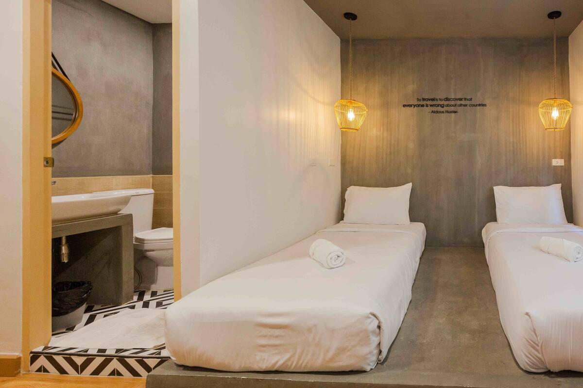Twin Room, Non Smoking | In-room safe, blackout drapes, WiFi (free), bed sheets