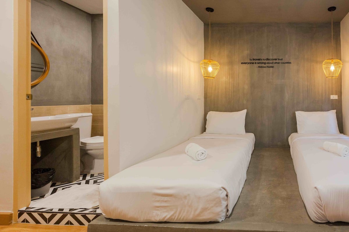Twin Room, Non Smoking | In-room safe, blackout drapes, free WiFi, bed sheets