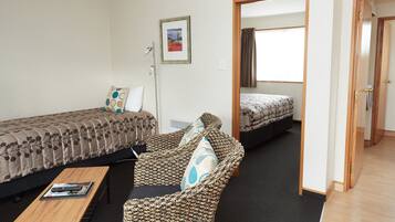 Standard Room, 1 Bedroom, Non Smoking, Kitchenette (King Bed)