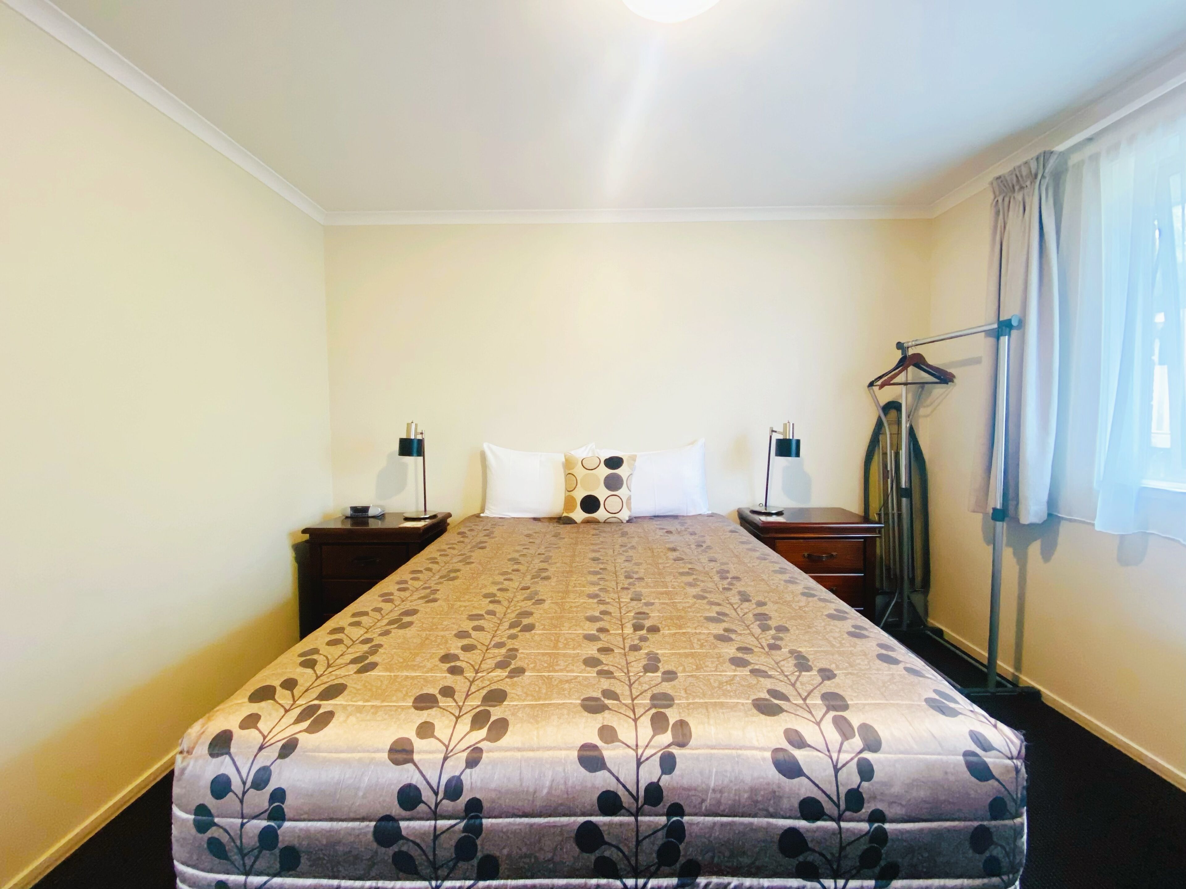 Quarto luxo, 1 quarto, para não fumantes, cozinha americana (One  Bedroom Deluxe) | Ferros/tábuas de passar roupa, Wi-Fi de cortesia, roupa de cama