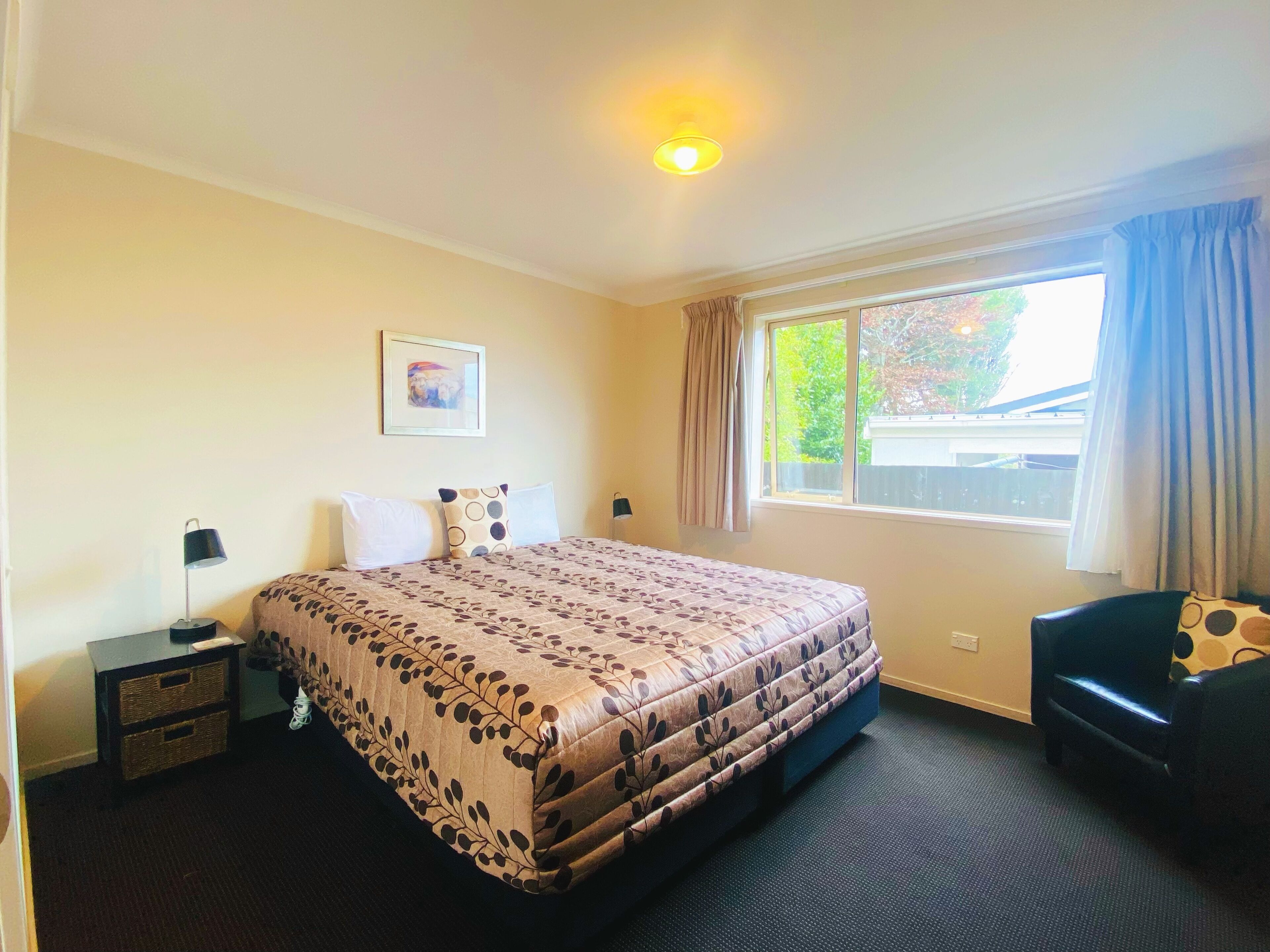 Ferros/tábuas de passar roupa, Wi-Fi de cortesia, roupa de cama