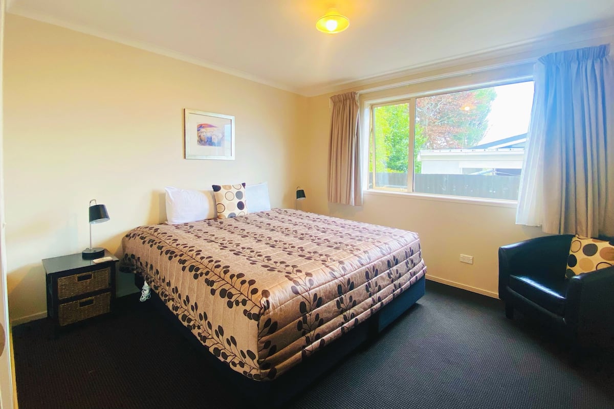 Ferros/tábuas de passar roupa, Wi-Fi de cortesia, roupa de cama