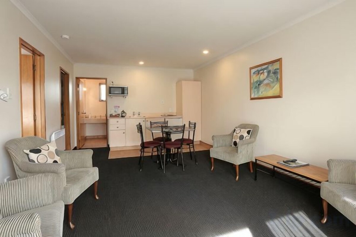 Living area | Flat-screen TV