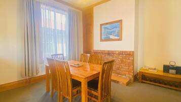 3 Bedroom Holiday Apartment | In-room dining