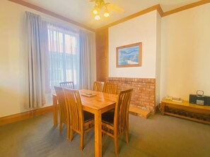 3 Bedroom Holiday Apartment | In-room dining