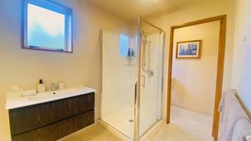 Standard Suite, 2 Bedrooms, Non Smoking, Kitchenette | Bathroom