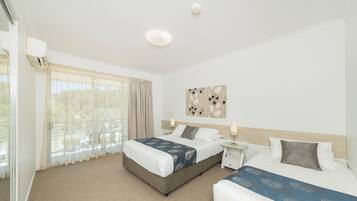 Family Suite, 1 Bedroom, Non Smoking, Kitchen (suite) | 1 bedroom, desk, laptop workspace, iron/ironing board