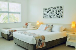 Desk, laptop workspace, iron/ironing board, free WiFi - The Coast Motel (Taranganba)
