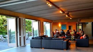 Suite – standard, 2 soverom, ikke-røyk, kjøkken (Oraukawa Lodge) | Oppholdsområde