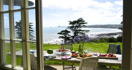 Ahu Ahu Beach Villas