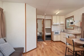 Deluxe-Suite, 2 Schlafzimmer | Wohnbereich | Flachbildfernseher