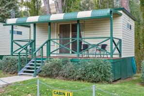 Superior Queen Cabins 4* | Terrace/patio - Gundagai Cabins & Tourist Park (Gundagai)