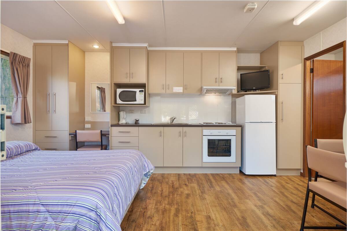 Superior-Zimmer, 1 Queen-Bett | Schallisolierte Zimmer, Bügeleisen/Bügelbrett, Bettwäsche