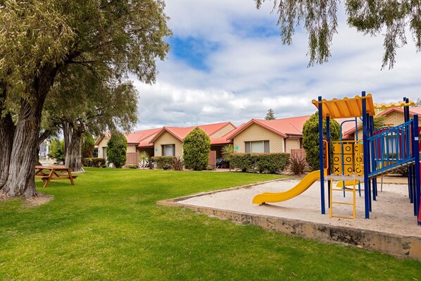 Children’s play area – outdoor