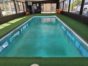 Indoor pool - Majestic Motel (Horsham)