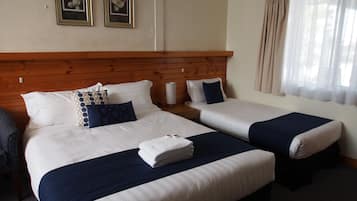 Chambre Familiale | Fer et planche à repasser, Wi-Fi gratuit, draps fournis