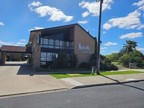 Front of property - Majestic Motel (Horsham)