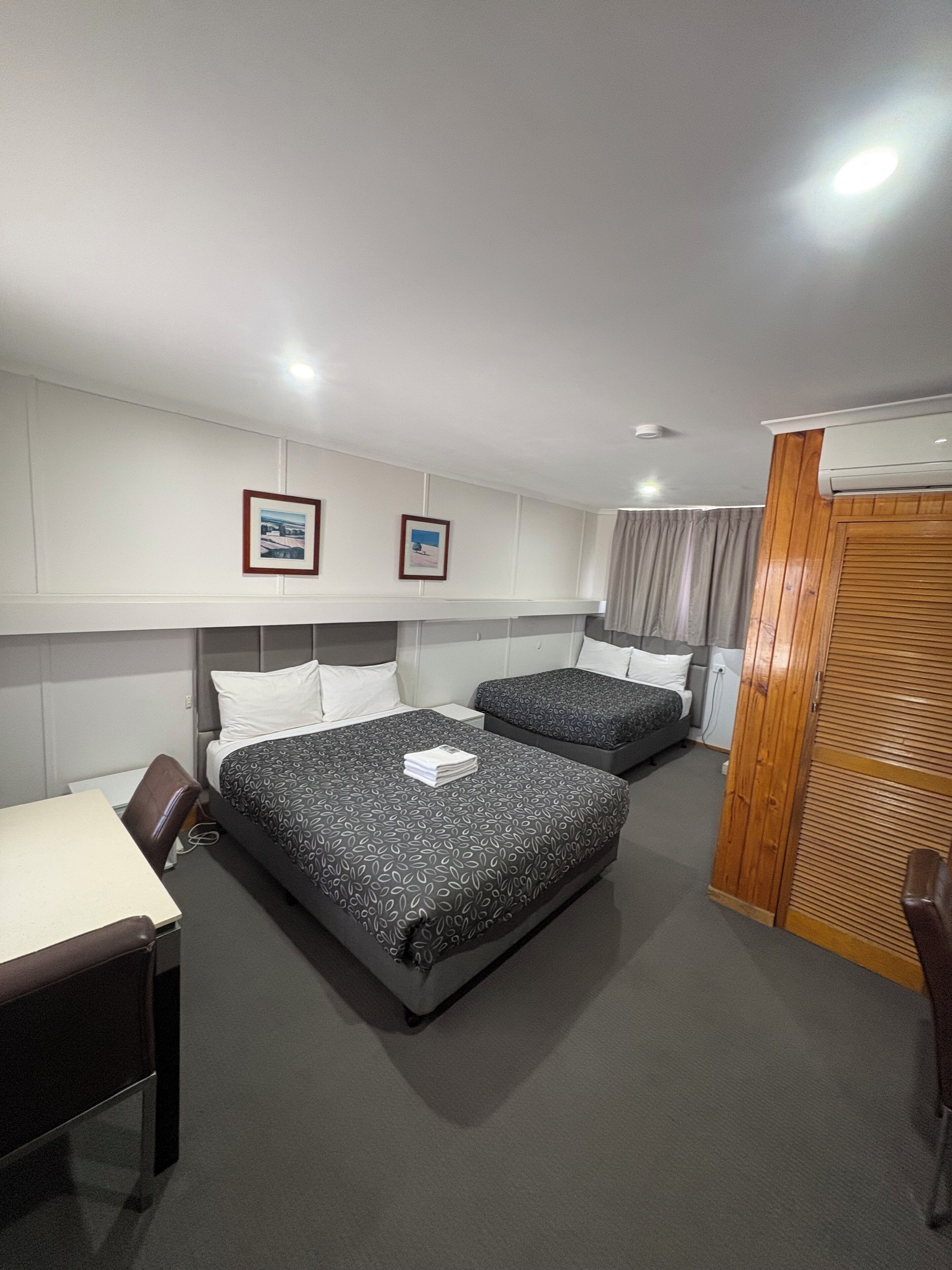 Twin Room | Iron/ironing board, free WiFi, bed sheets