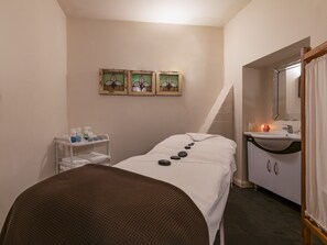 Body treatments, aromatherapy, hot stone massages, deep-tissue massages - Albert Hotel Daylesford (Daylesford)