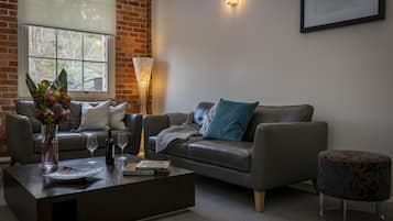 Apartemen Standar, 1 kamar tidur, Bebas Asap Rokok, dapur kecil | Area keluarga | TV