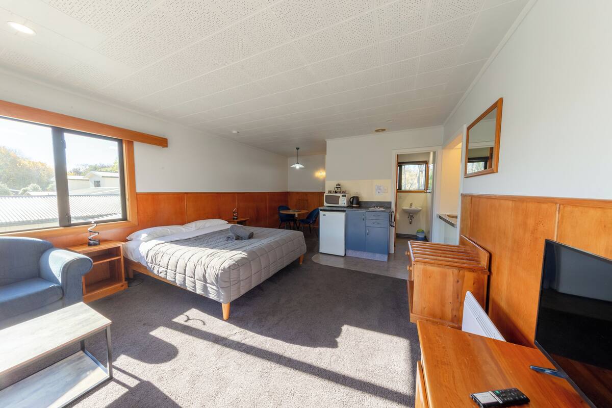 Upstairs Studio Unit with Balcony | Living area