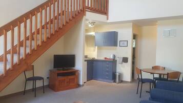 Standard Apartment, 2 Bedrooms | Living area